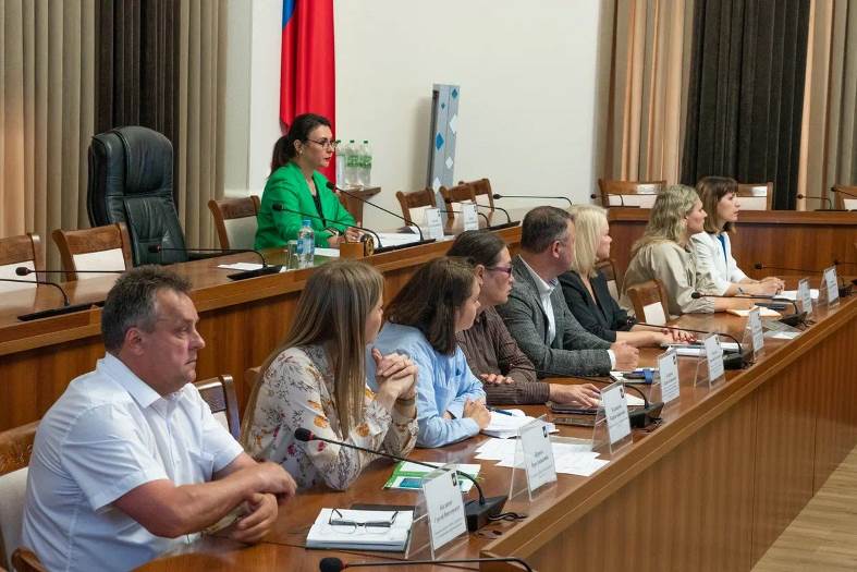 Заседание городской трёхсторонней комиссии.jpg Заседание городской трёхсторонней комиссии.jpg