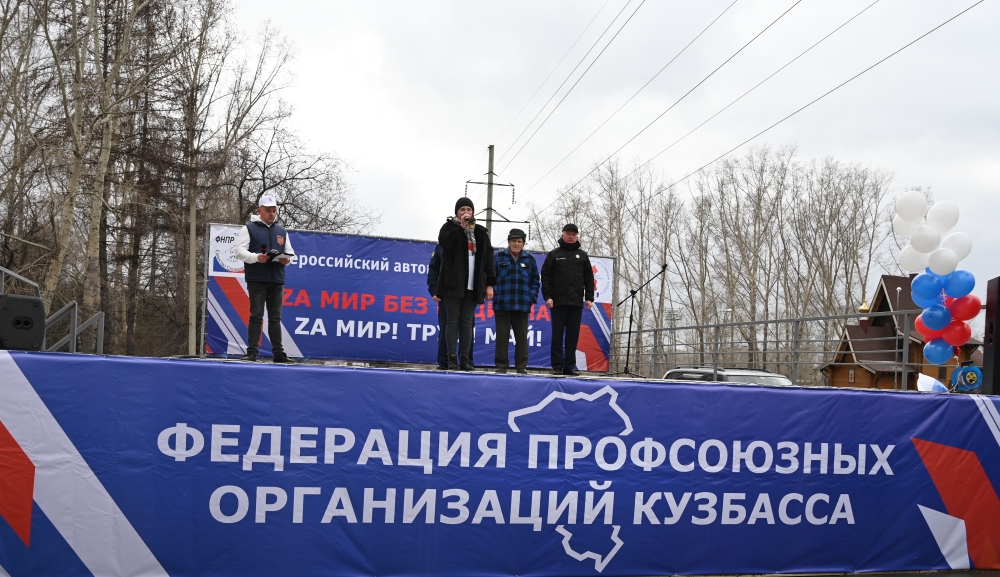 На митинге выступает Н.Мокрушина