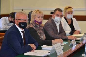 О.Маршалко и лидеры отраслевых профсоюзов О.Маршалко и лидеры отраслевых профсоюзов