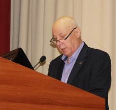 Выступает М.И.Шутов Выступает М.И.Шутов