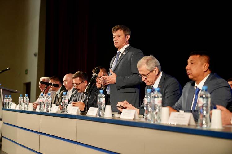 А.Ветлужских открывает.jpg А.Ветлужских открывает.jpg