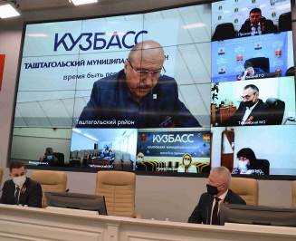 Выстцпает В.Н.Макута Выступает В.Н.Макута