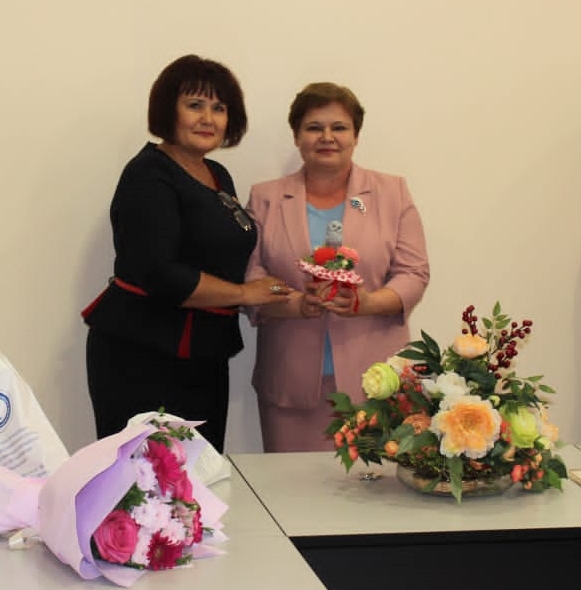 Л.Суркова и Е.Викулова Л.Суркова и Е.Викулова