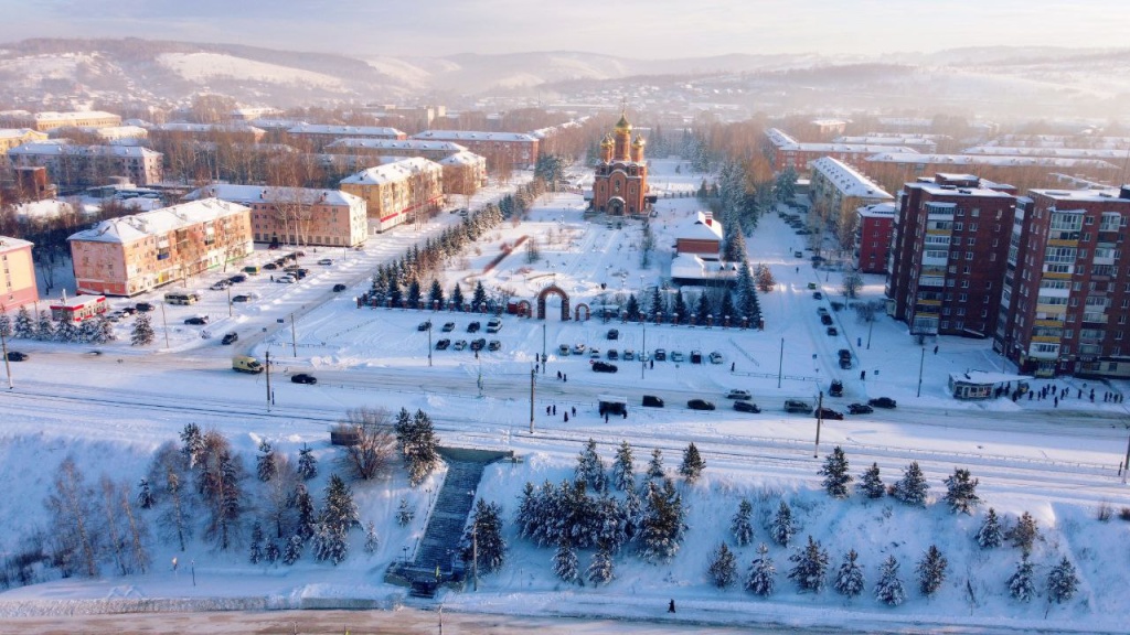 На митинге выступает Осинники