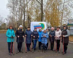 Участники скандинавской ходьбы.jpg