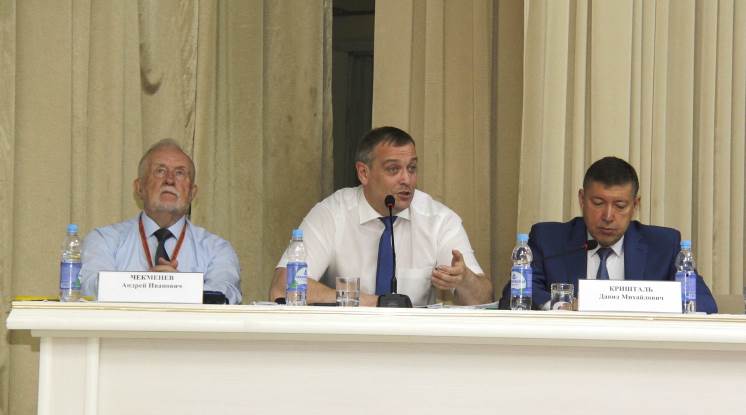 Выступает Я.Купреев.jpg Выступает Я.Купреев.jpg