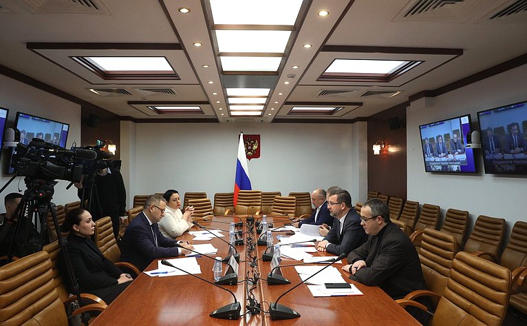 Круглый стол.jpg Круглый стол.jpg